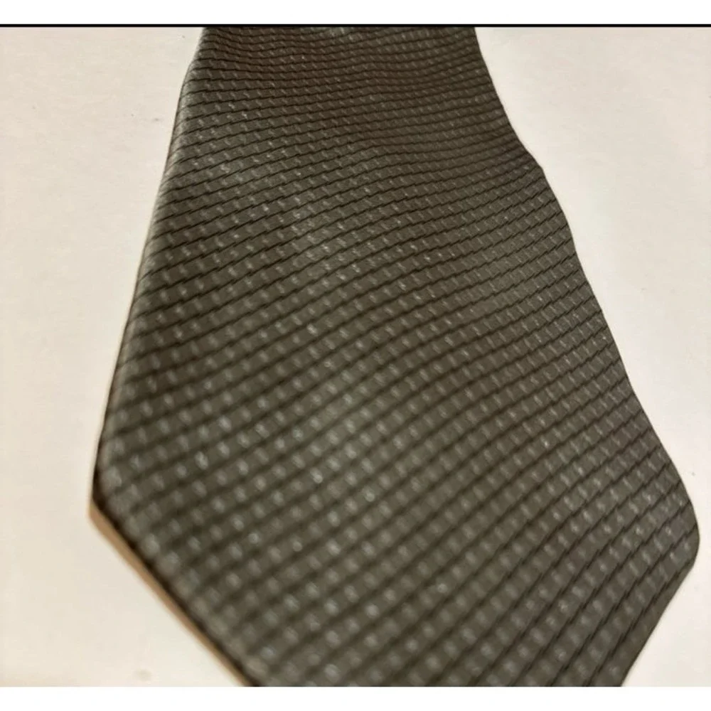 Zylos Gold George Machado 100% Silk‎ Necktie